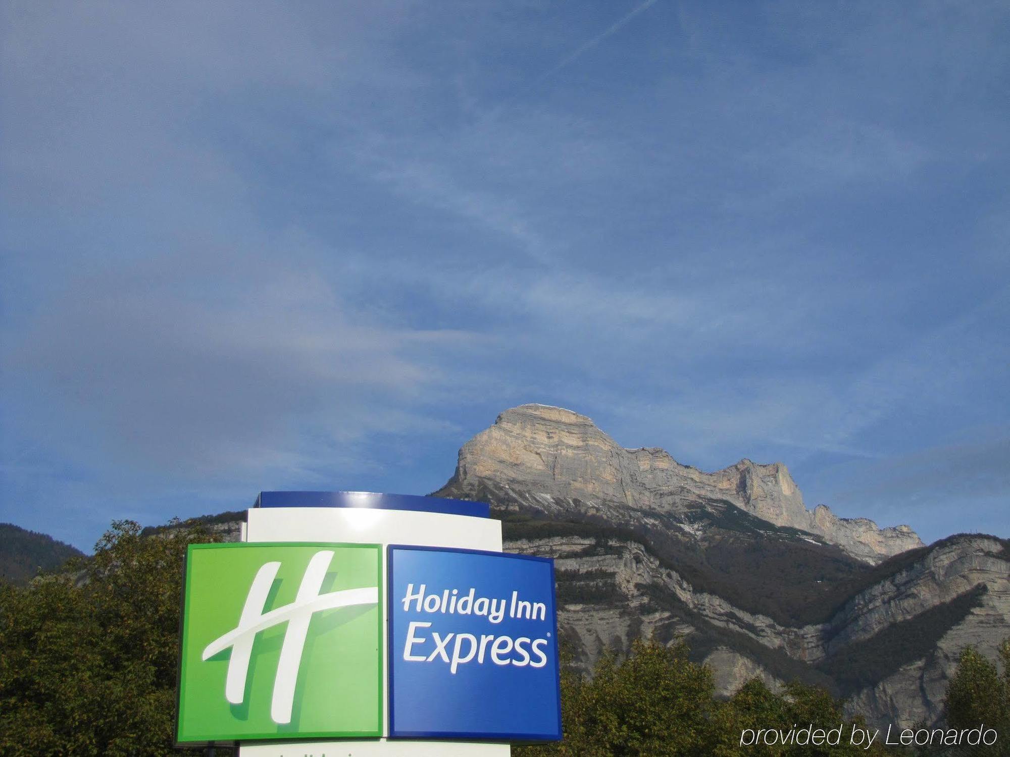 Holiday Inn Express Grenoble-Бернен Экстерьер фото