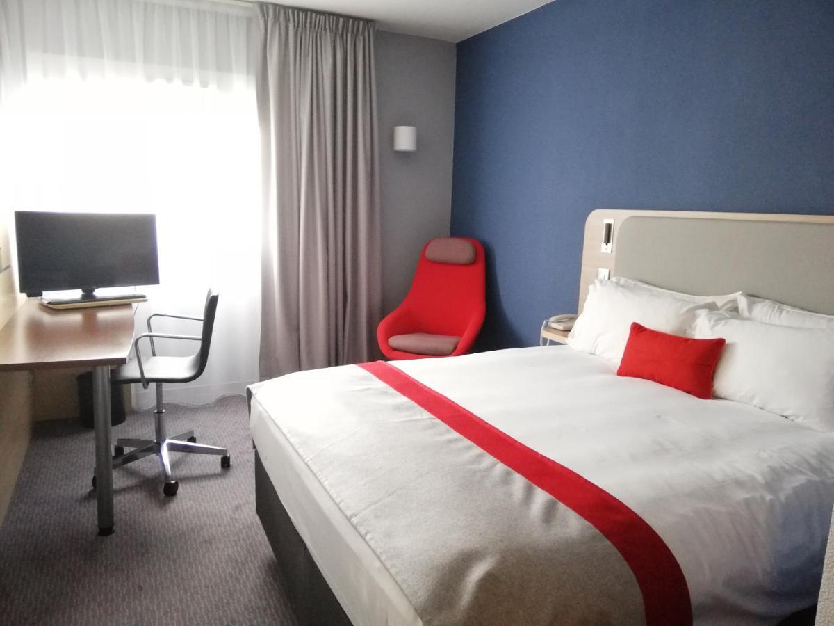 Holiday Inn Express Grenoble-Бернен Экстерьер фото